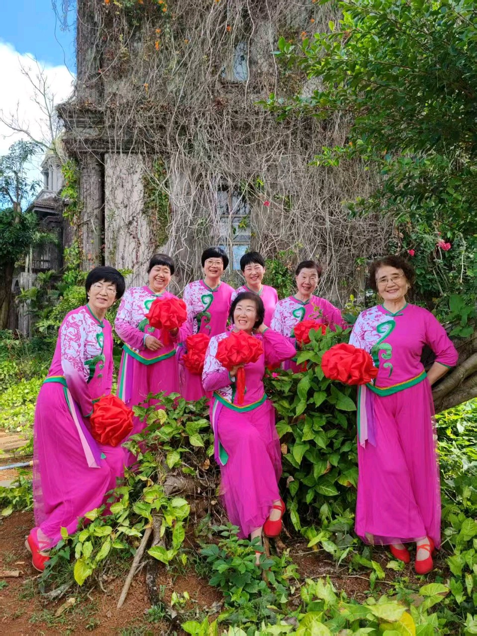 一念春风起，一念十里妆，一春一清浅，一念一安然。愿这一季春暖花开，相约十里河长（图43）