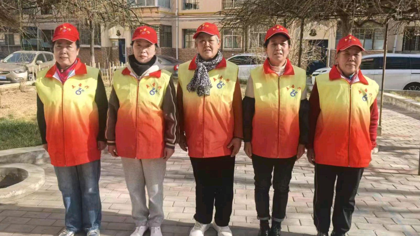学雷锋办实事 便民服务暖民心
