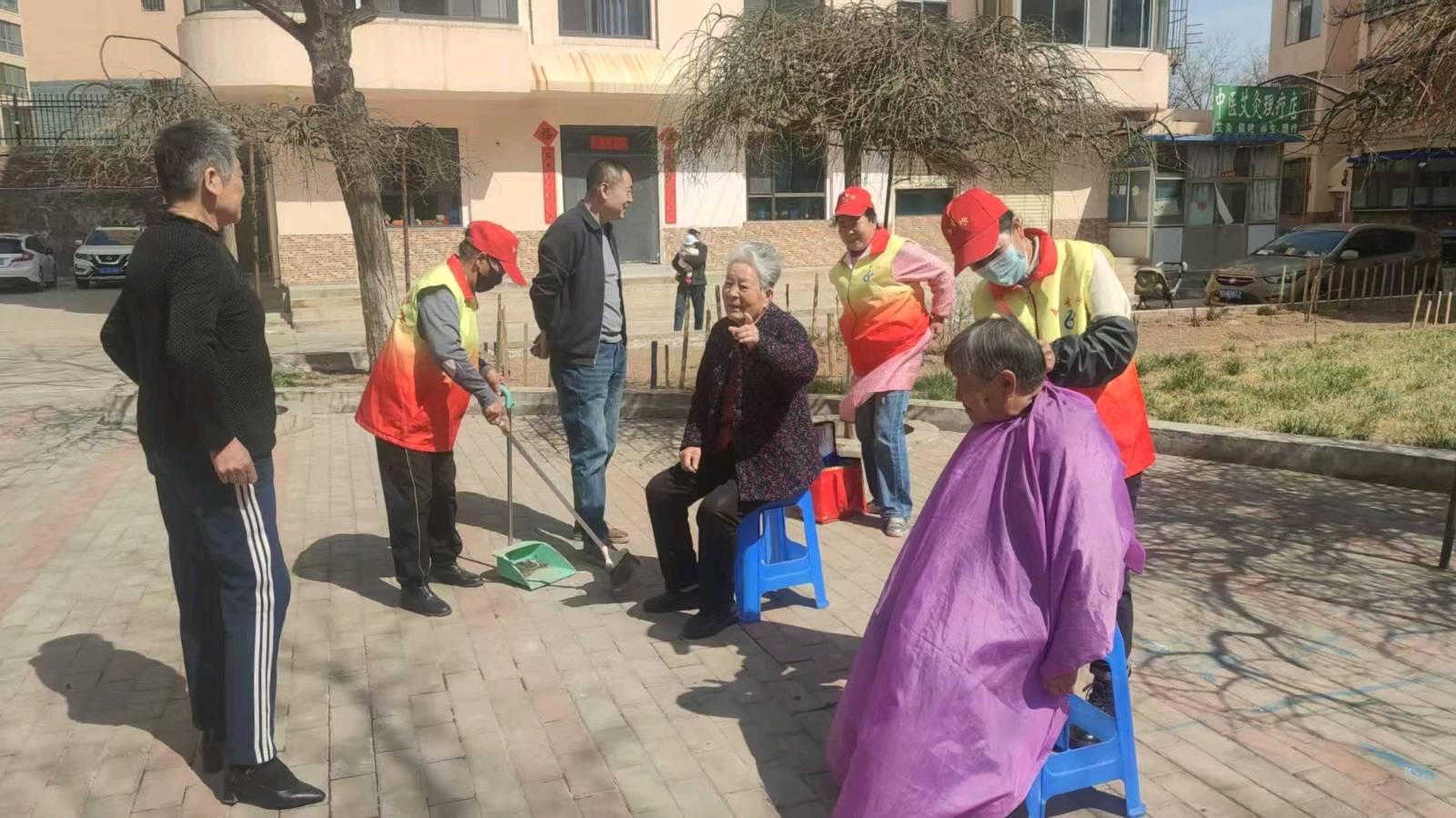 学雷锋办实事 便民服务暖民心（图4）