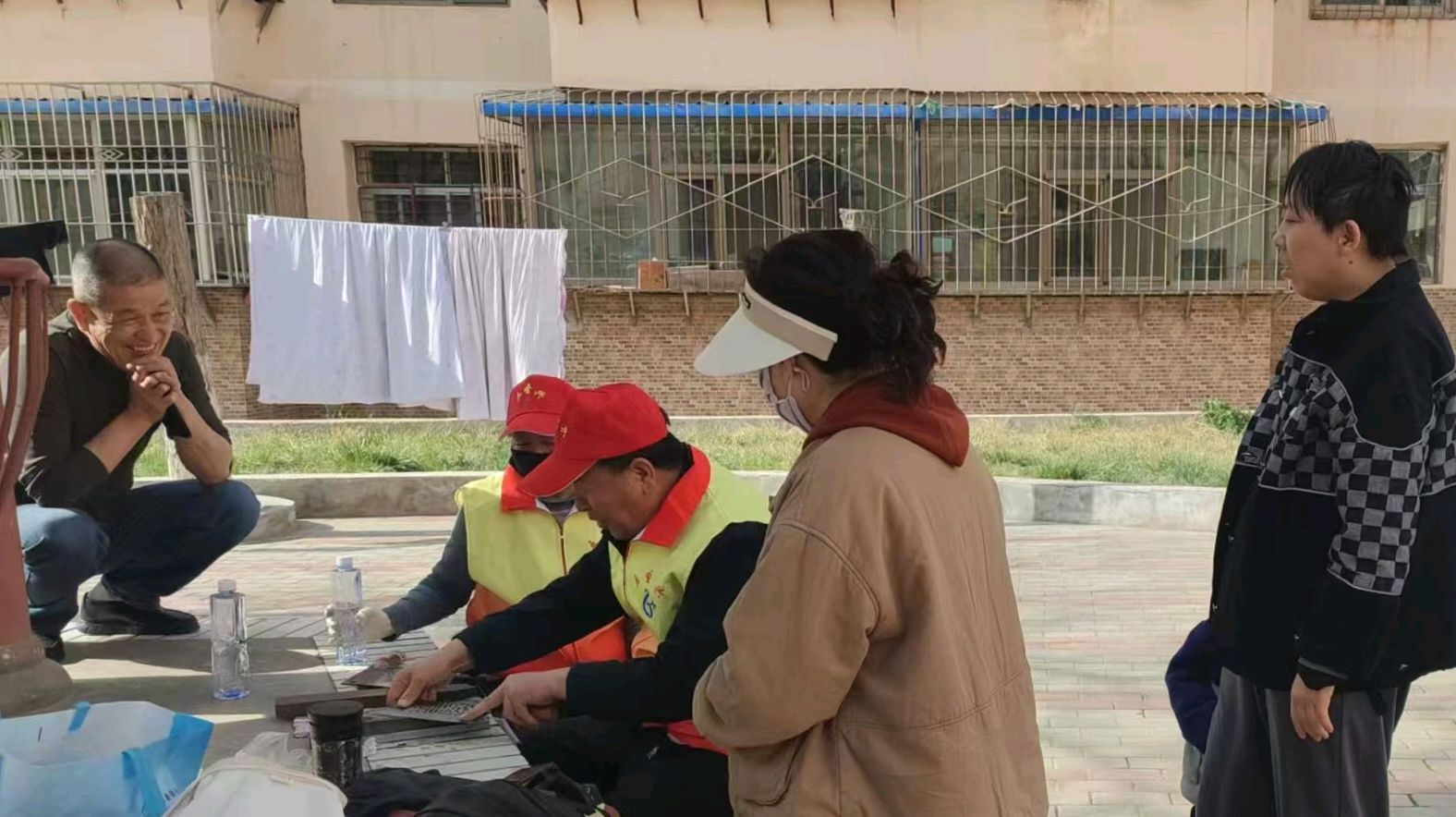 学雷锋办实事 便民服务暖民心（图3）