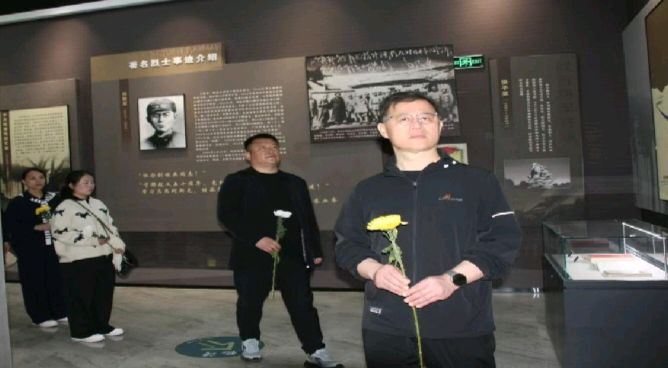 清明雨上，思接千载；少年有志，薪火相传——临清市实验中学“八年级行走的思政课”烈士陵园祭扫活动纪实（图5）