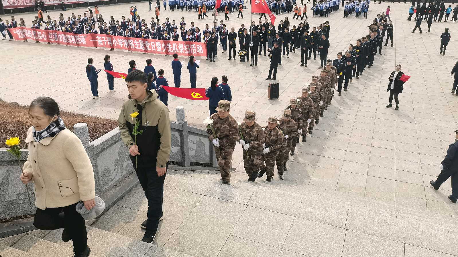 铭记历史祭英烈 忠魂不朽励初心（图8）