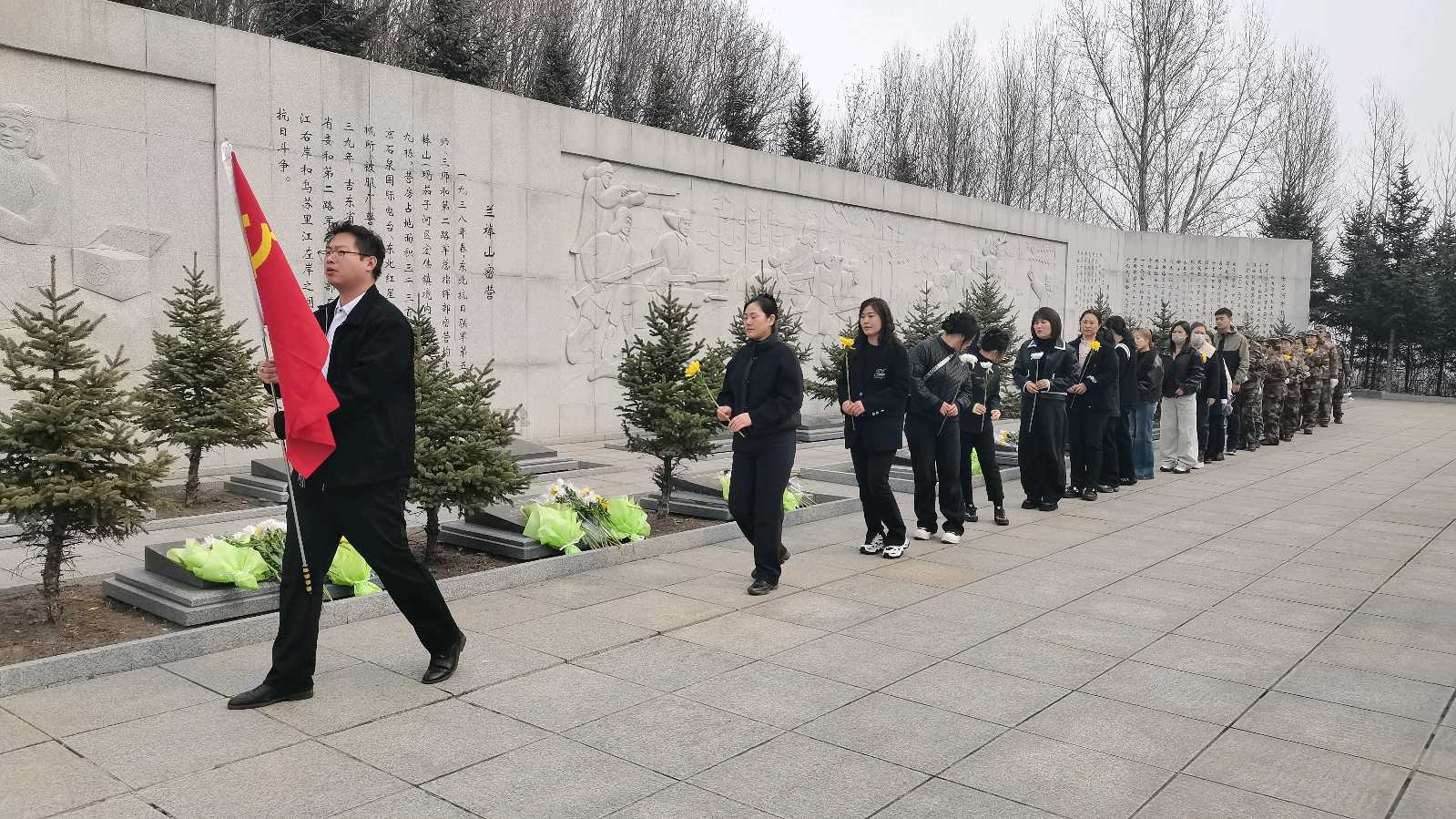 铭记历史祭英烈 忠魂不朽励初心（图7）