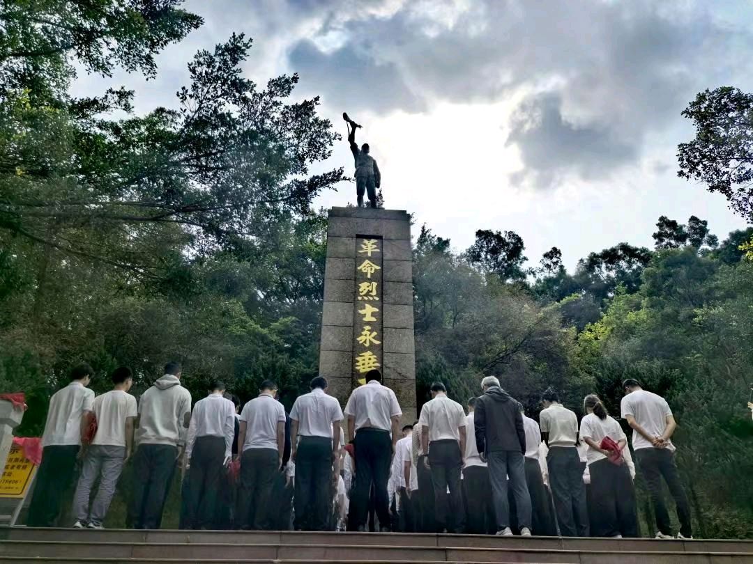 赤血丹心 ——致敬献身复兴征程的中国共产党人