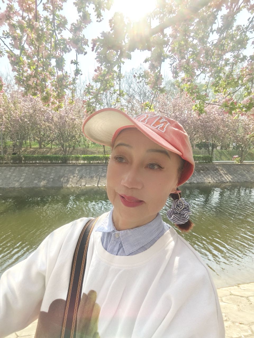 海外头条：面孔与精灵：在分裂与委身之间—— 评匡文留面孔与精灵（二首）文/桂清扬（图5）