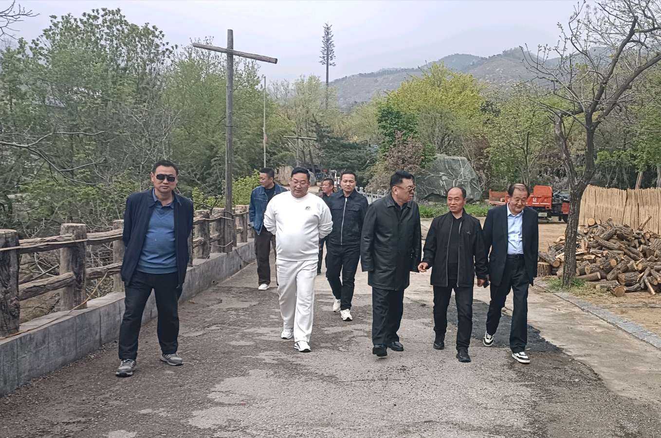 聊城书画艺术家考察团赴临沂蒙山山庄写生基地考察 共绘两地书画艺术协同发展新蓝图（图3）