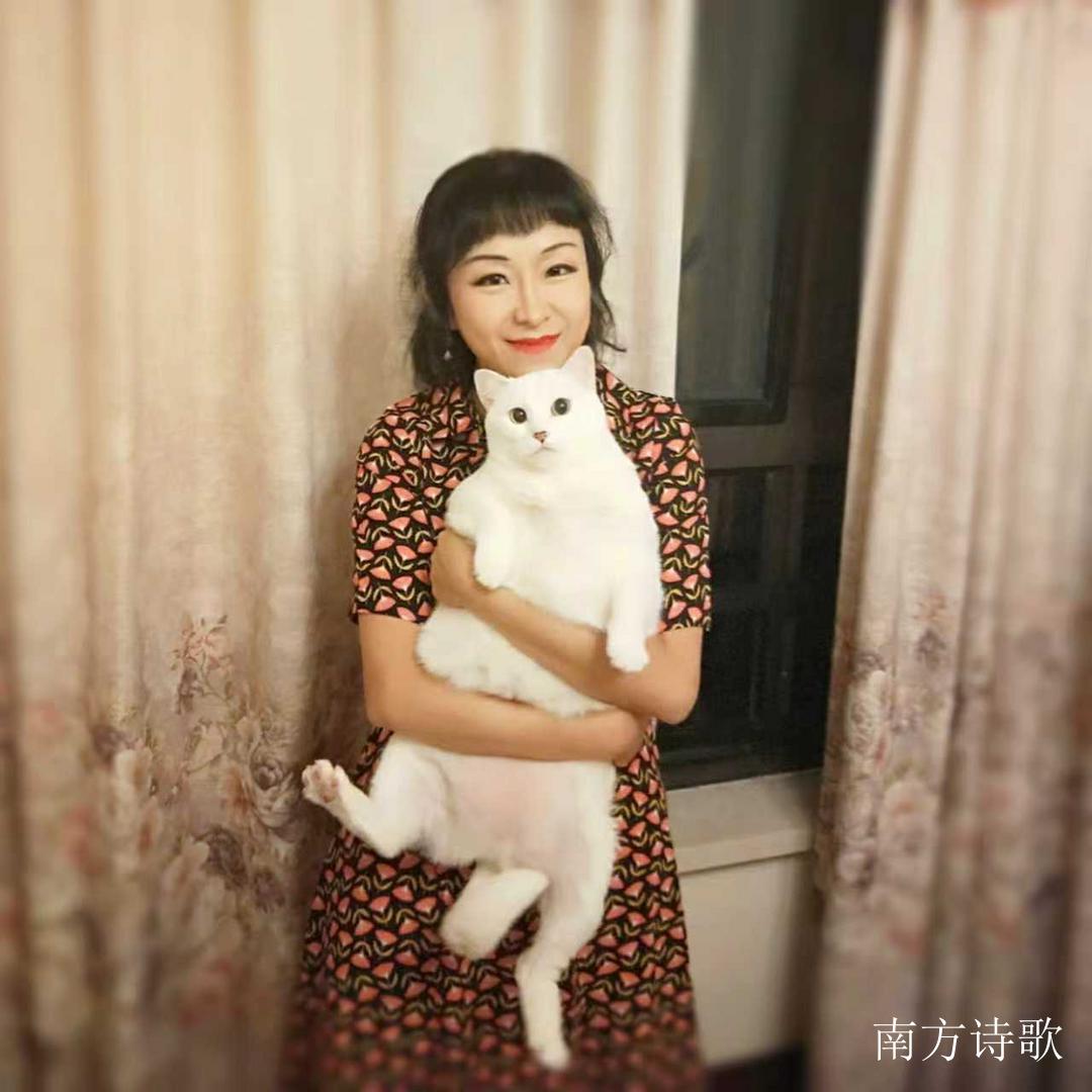 “崖丽娟诗访谈”第二季：包慧怡｜作为译者，希望自己努力践行“语言的好客性”（图2）