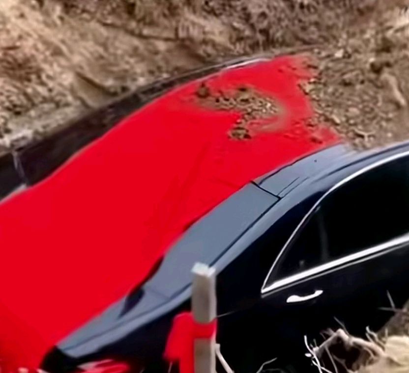 辽宁某地现豪车陪葬：以孝为名的炫富闹剧，该狠狠刹住了