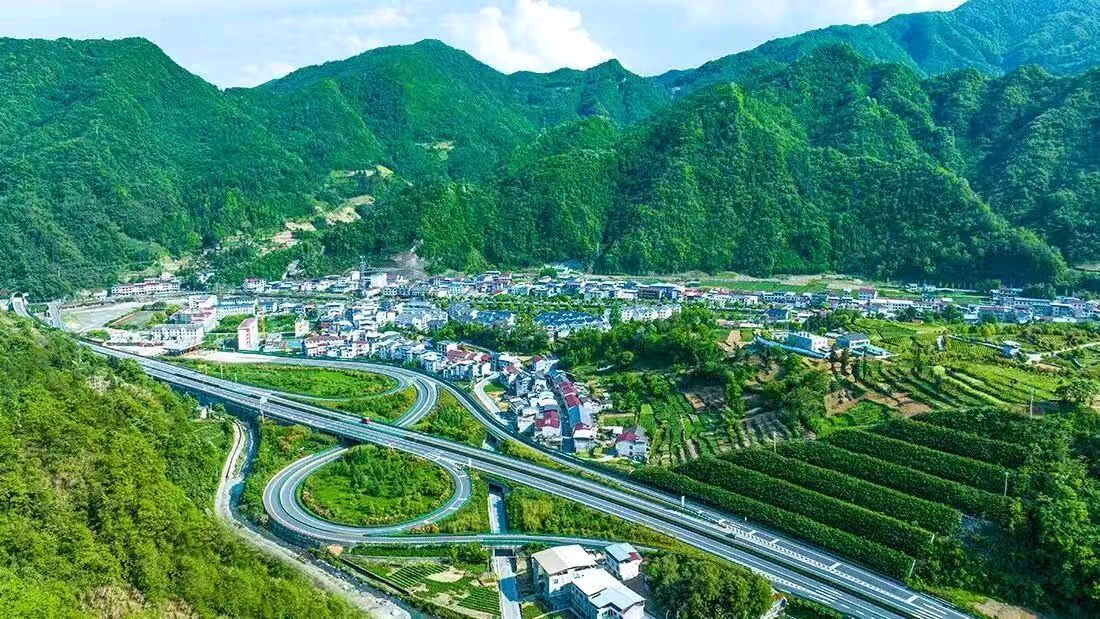 【荣耀中国】文学社*七律·老翁惜春李德政（安康）（图3）