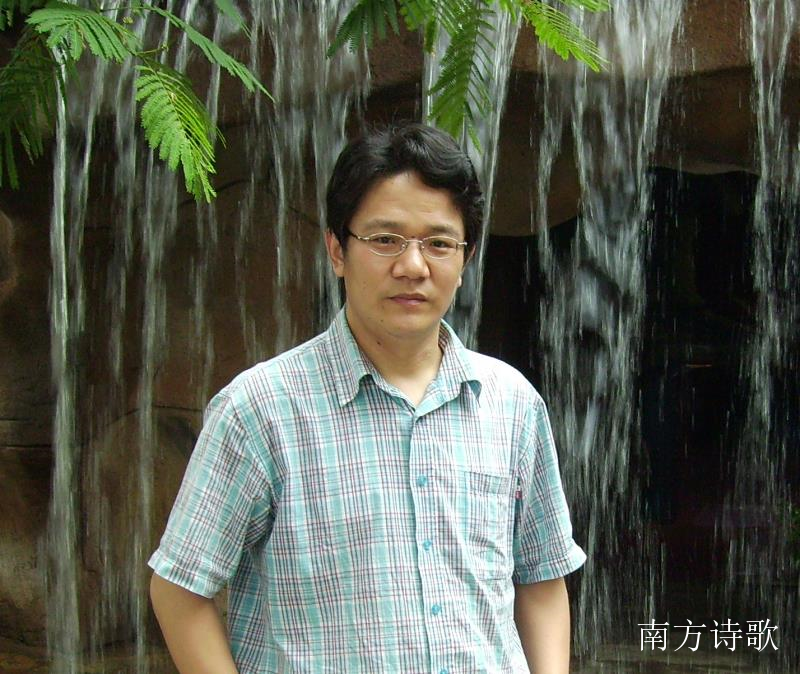 “诗访谈”：苗霞&胡弦｜云雾雕塑成的一个形象（图2）