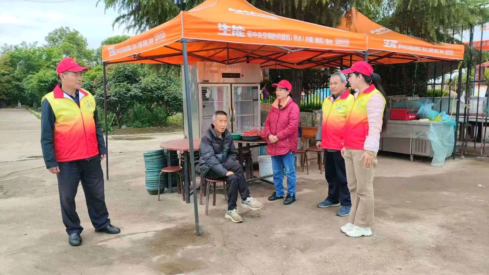 志愿探访草莓园 出谋划策助振兴（图3）