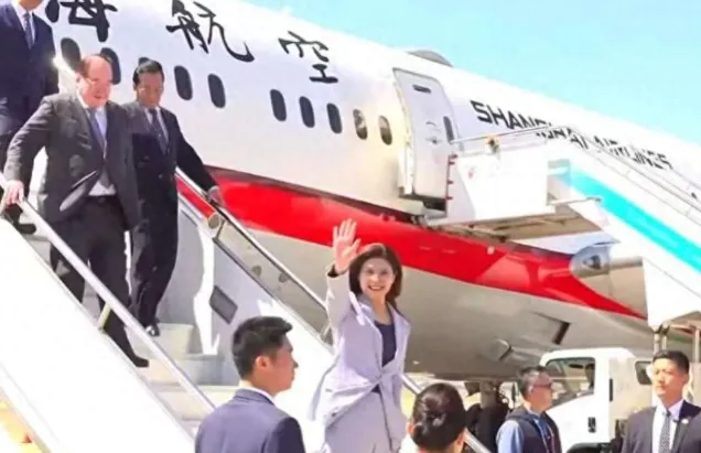 新诗潮Ⅱ春汛的第七条航道一一赞郑丽文和平之旅（图2）