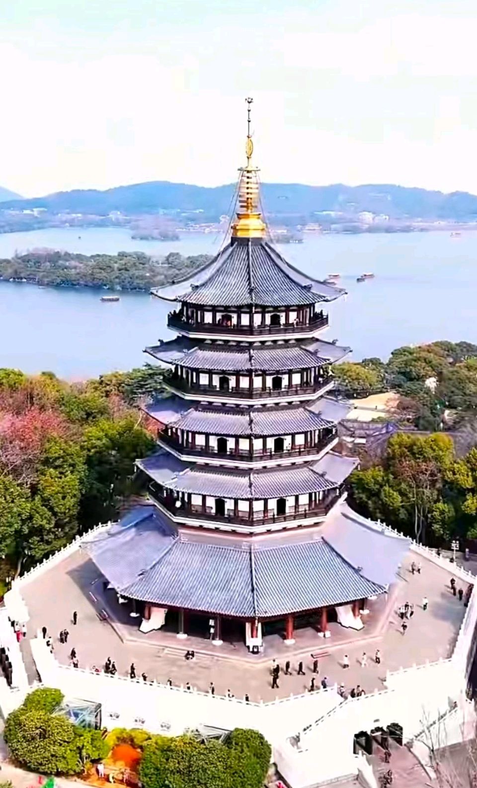 【诗词书画群英社】七律*春暮西湖游（新韵）王楼（内蒙古）（图2）