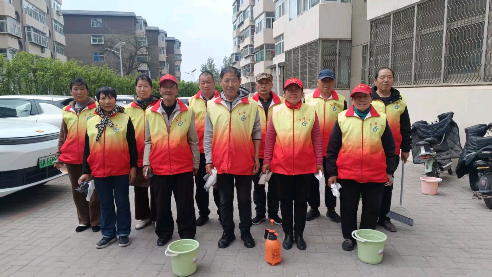 清洁消防设施 整理乱停车辆