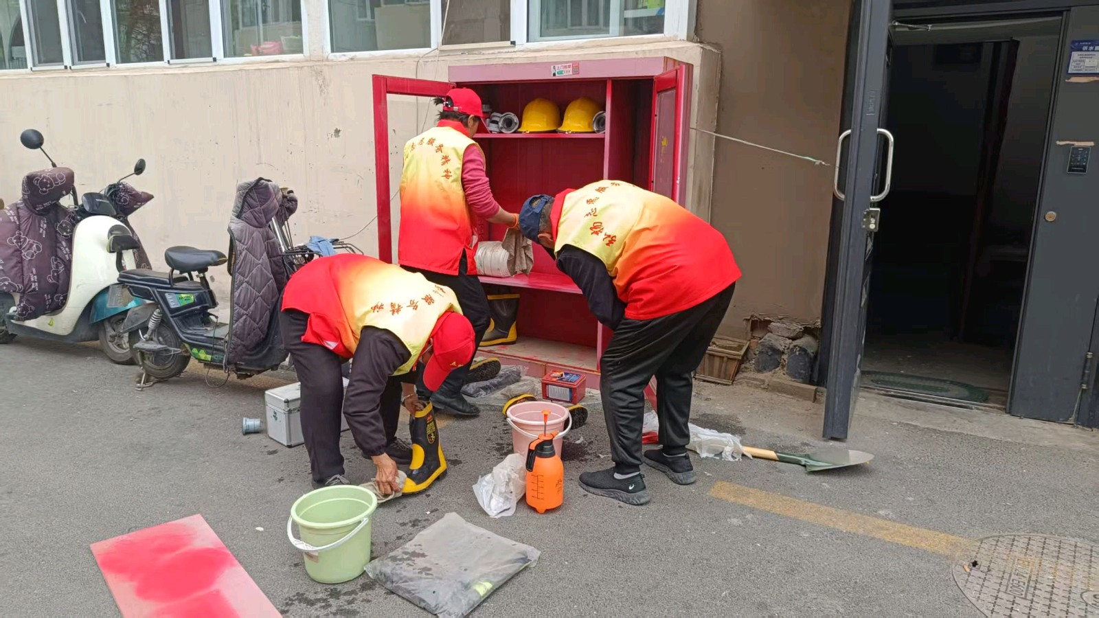 清洁消防设施 整理乱停车辆（图4）