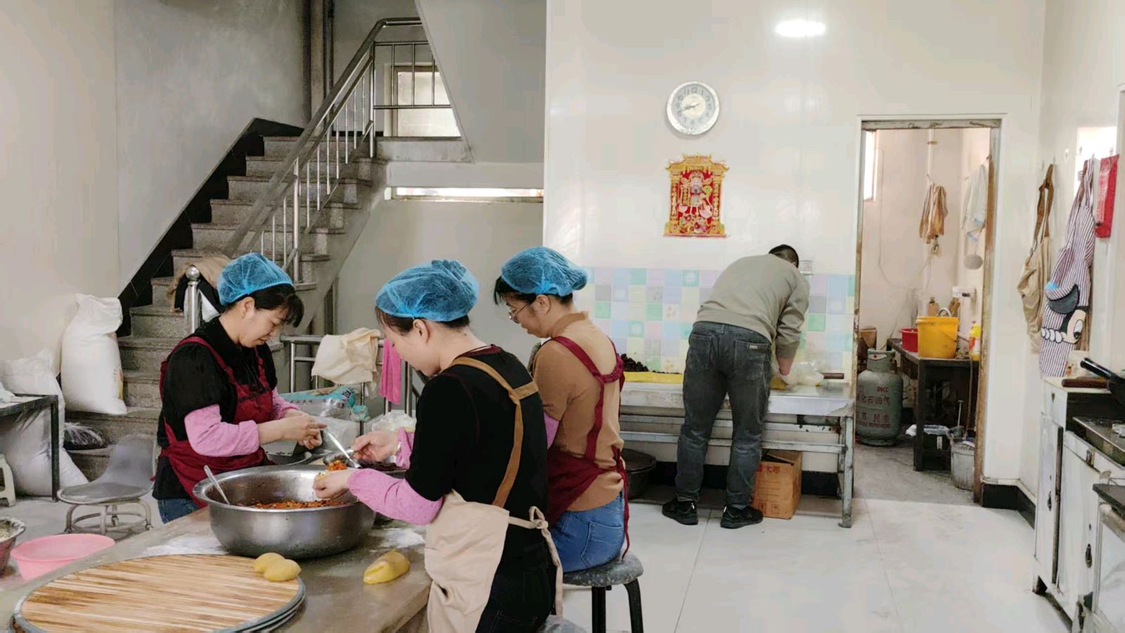 传统糕香传情谊 志愿助力启新程（图2）