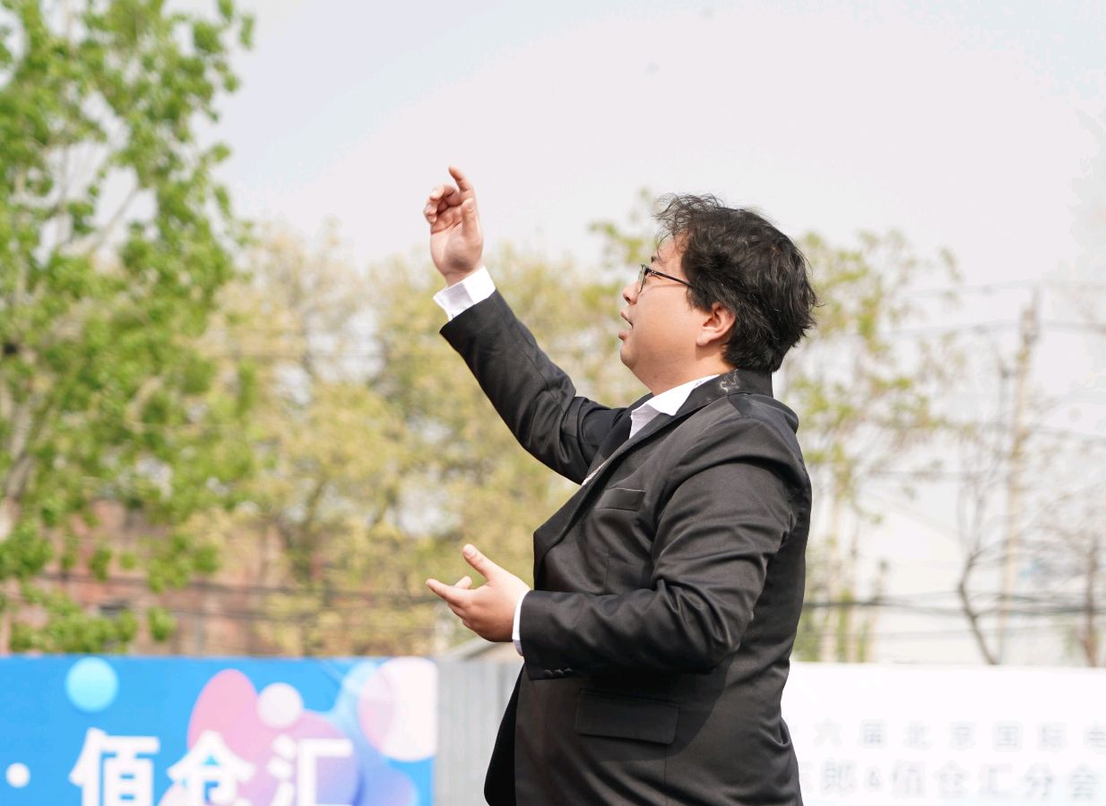 李敬党《运河之春合唱团亮相第十六届北京国际电影节电影歌曲展演 》主播:李延廷；编辑:开心快乐【运河之春】(第230期)（图15）