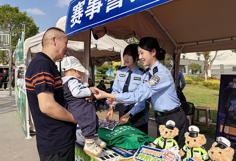玉溪公安“强治理·促发展”（4）‖赛事警务：让警力沉下去，让烟火旺起来（图9）