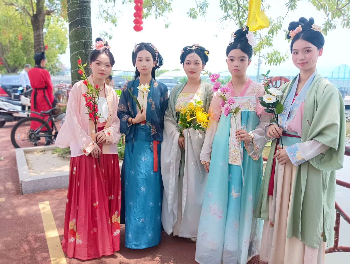 九峰叠翠咏上巳（二、三、四）李宣财（福建）（图13）