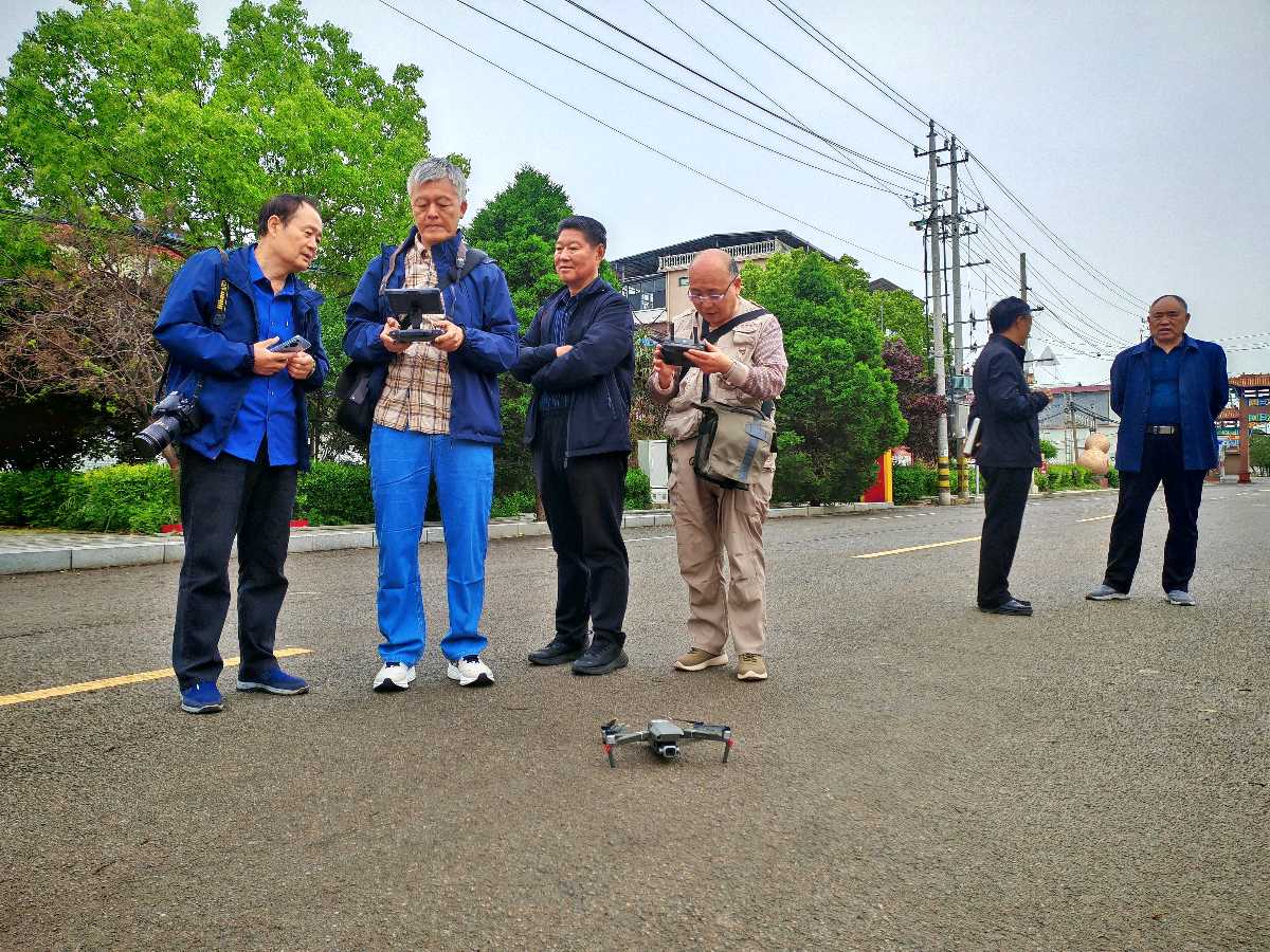 光影邂逅魔术风情 镜头定格振兴画卷——平顶山市摄影家协会采风团走进全国魔术之乡深度采风（图3）