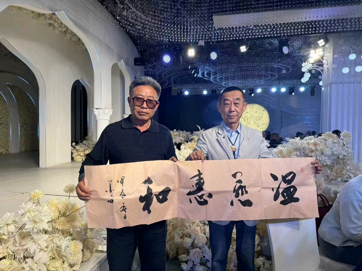 天然牡丹奇石《醉花阴》 鉴 评（图7）