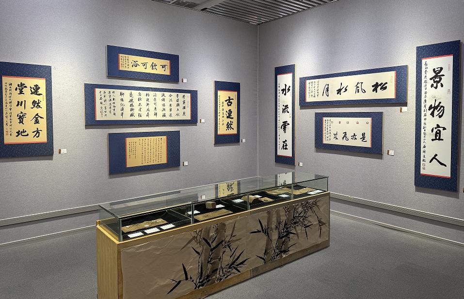 石峰:轻摇画舫寻真去,时听飞泉漱玉声(图9)
