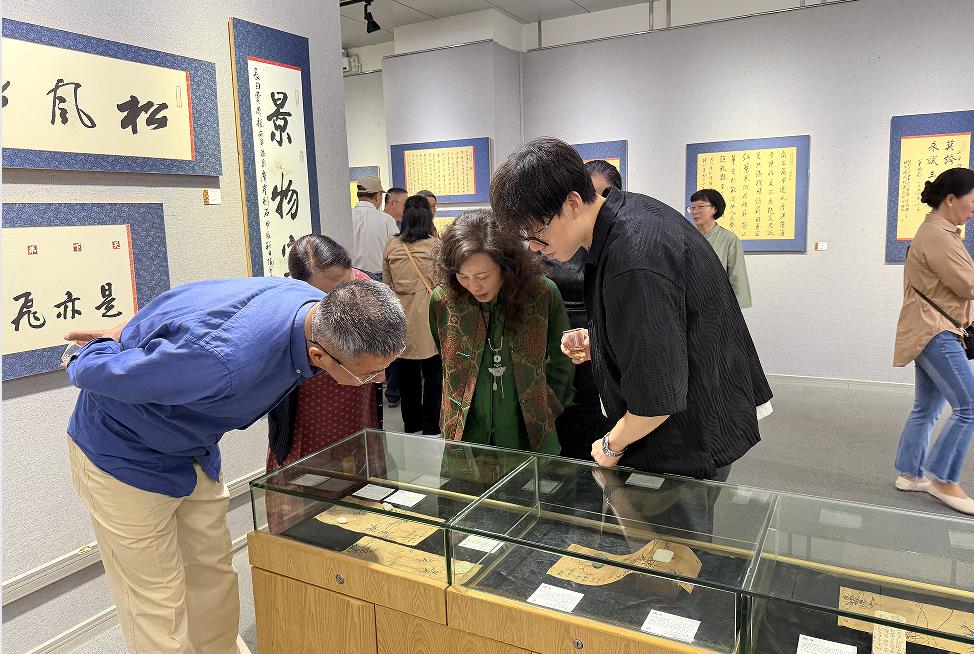 石峰:轻摇画舫寻真去,时听飞泉漱玉声(图11)