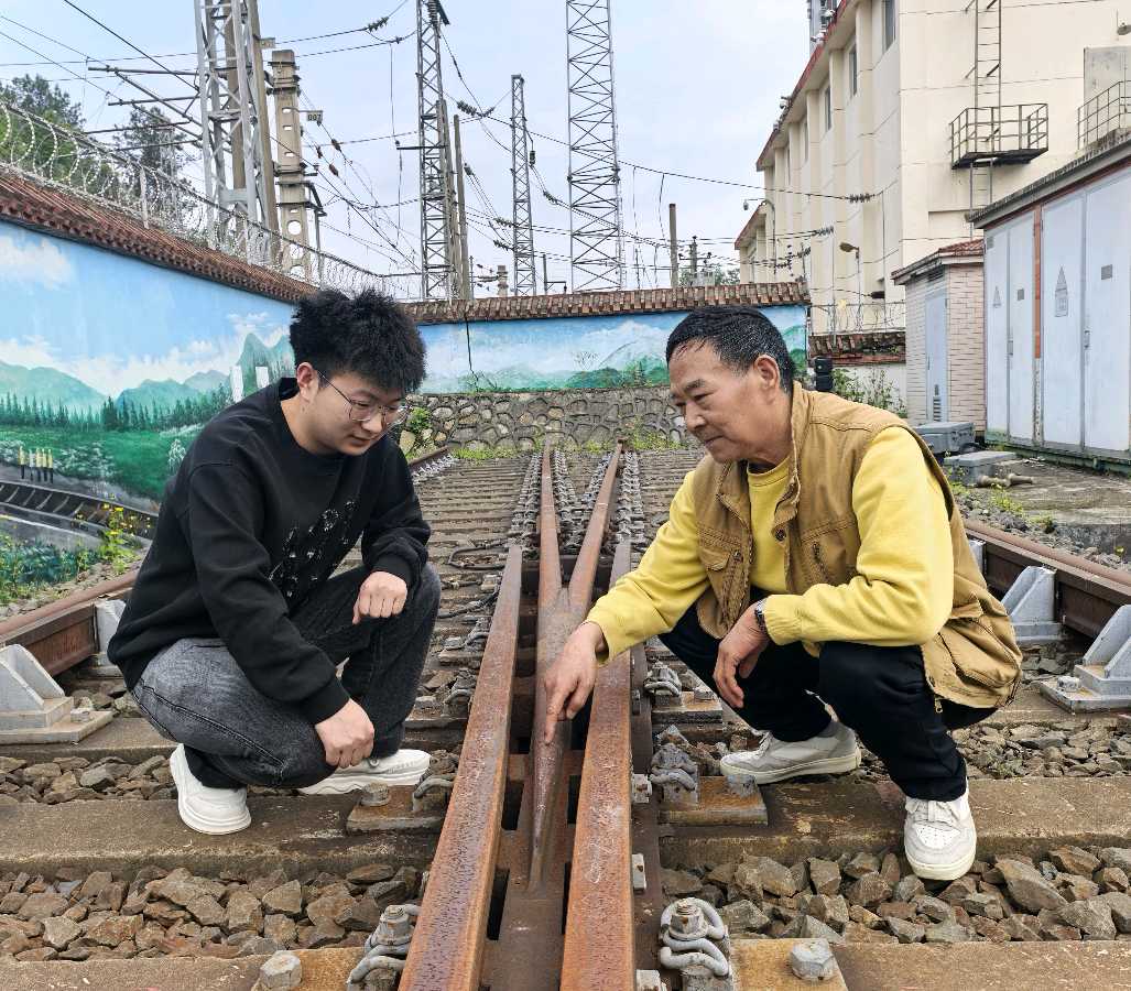 「两个主题学习教育心得体会」之十四‖学榜样践初心 承精神担使命——两大主题学习教育心得体会