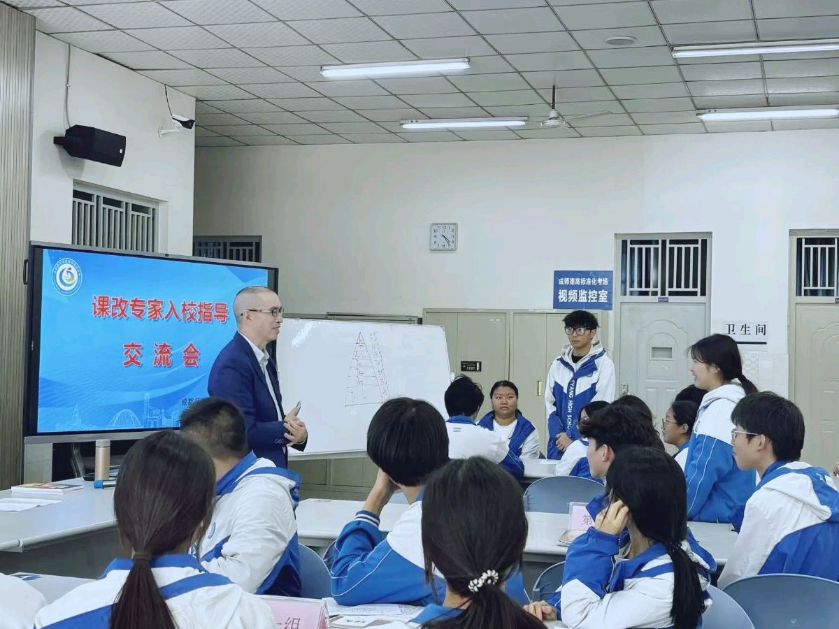 成都师院德阳高中高快作文之星（4）李梓琪：怀创新之志，行脚下之路