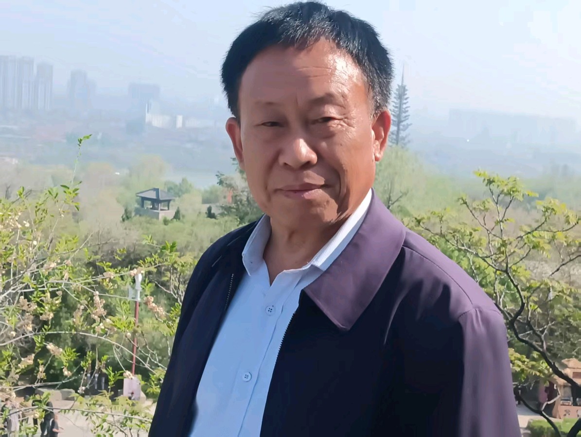 《鲁源文苑群友庆五一诗歌刘友艳国画评论作品选粹》作者/鲁源文苑诗人(图5)