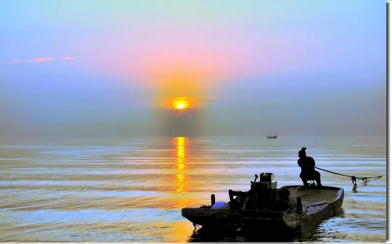 【昊昊海峡新干线副刊】海边的晨景/写给对岸（作者：昊昊/中国台湾）……莲叶之珠文学社（图3）