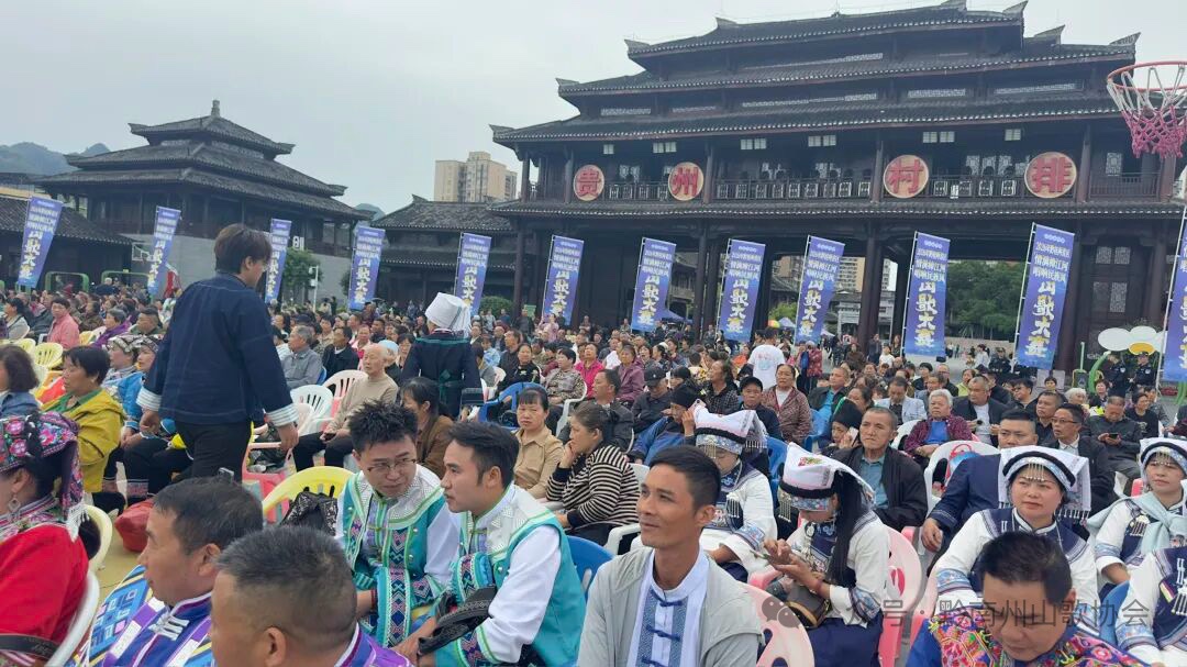 贵阳白云山歌队获荔波“情聚樟江河·唱响民族风”黔桂山歌大赛二等奖（图2）