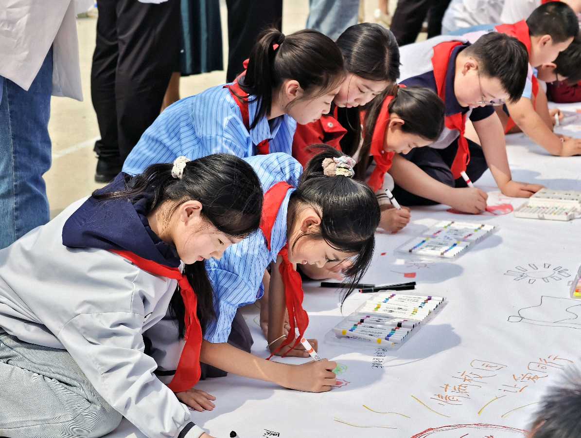 情暖校园大爱无疆 爱心助学逐梦前行——郑州三明76团队走进鲁山县琴台第四小学开展心连心公益捐赠活动（图4）