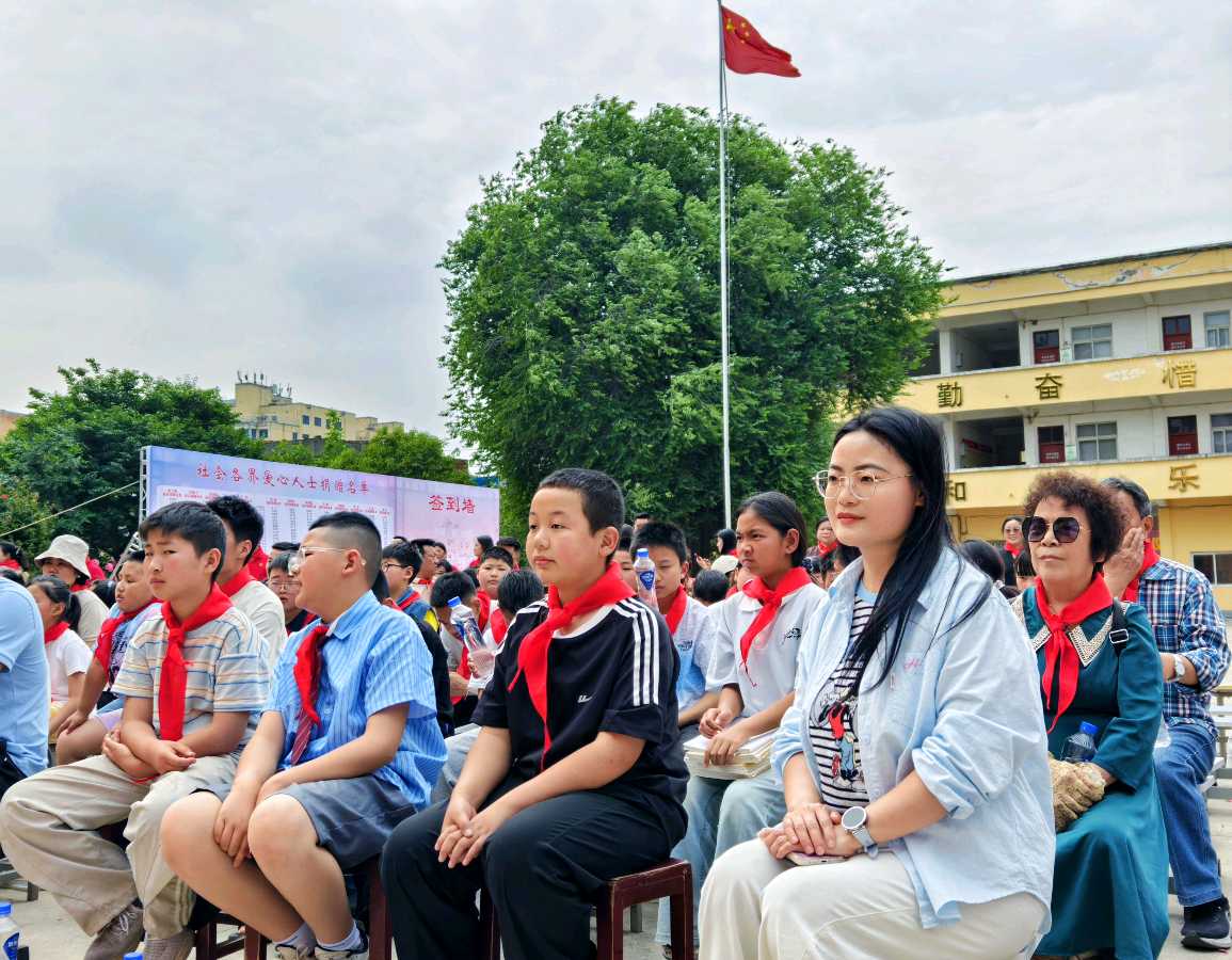 情暖校园大爱无疆 爱心助学逐梦前行——郑州三明76团队走进鲁山县琴台第四小学开展心连心公益捐赠活动（图8）