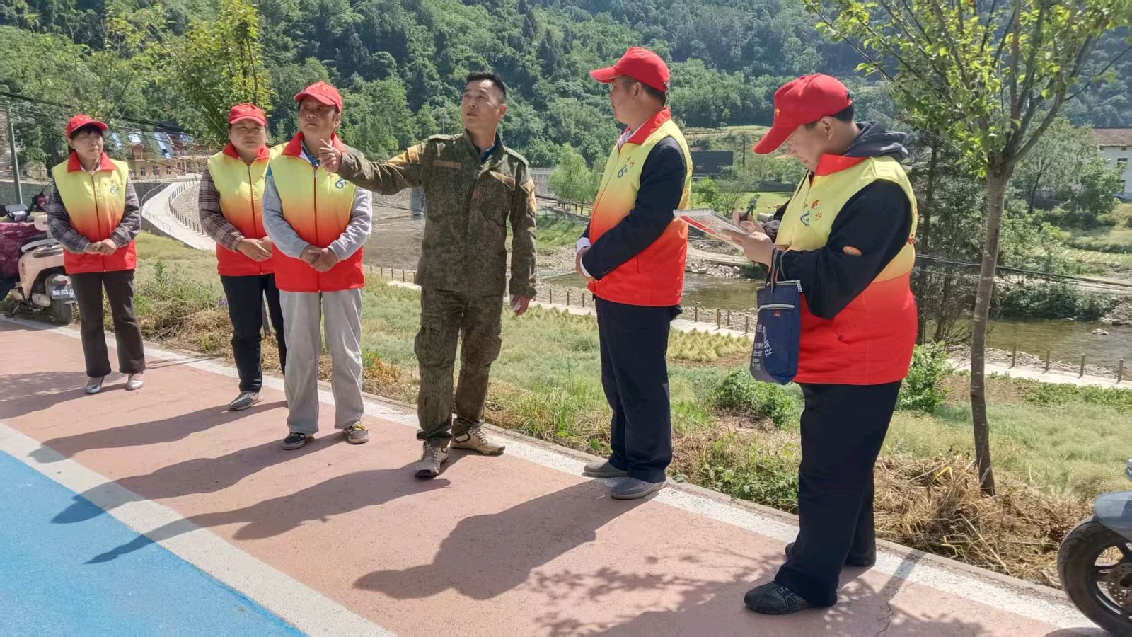 情系金银花基地 赋能乡村兴产业（图3）
