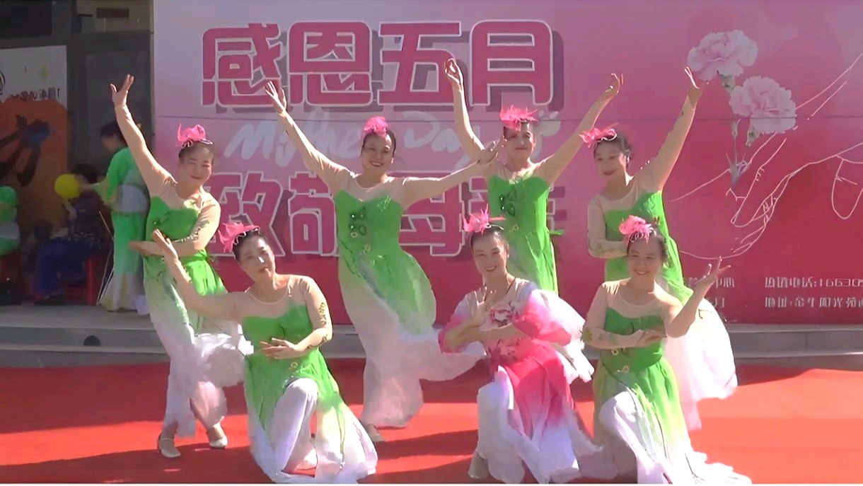【燕赵文学】感恩五月颂党恩，文艺惠民暖社区——邢台市曲协走进金牛阳光苑、富兴社区开展惠民演出（河北/张海霞）（图4）