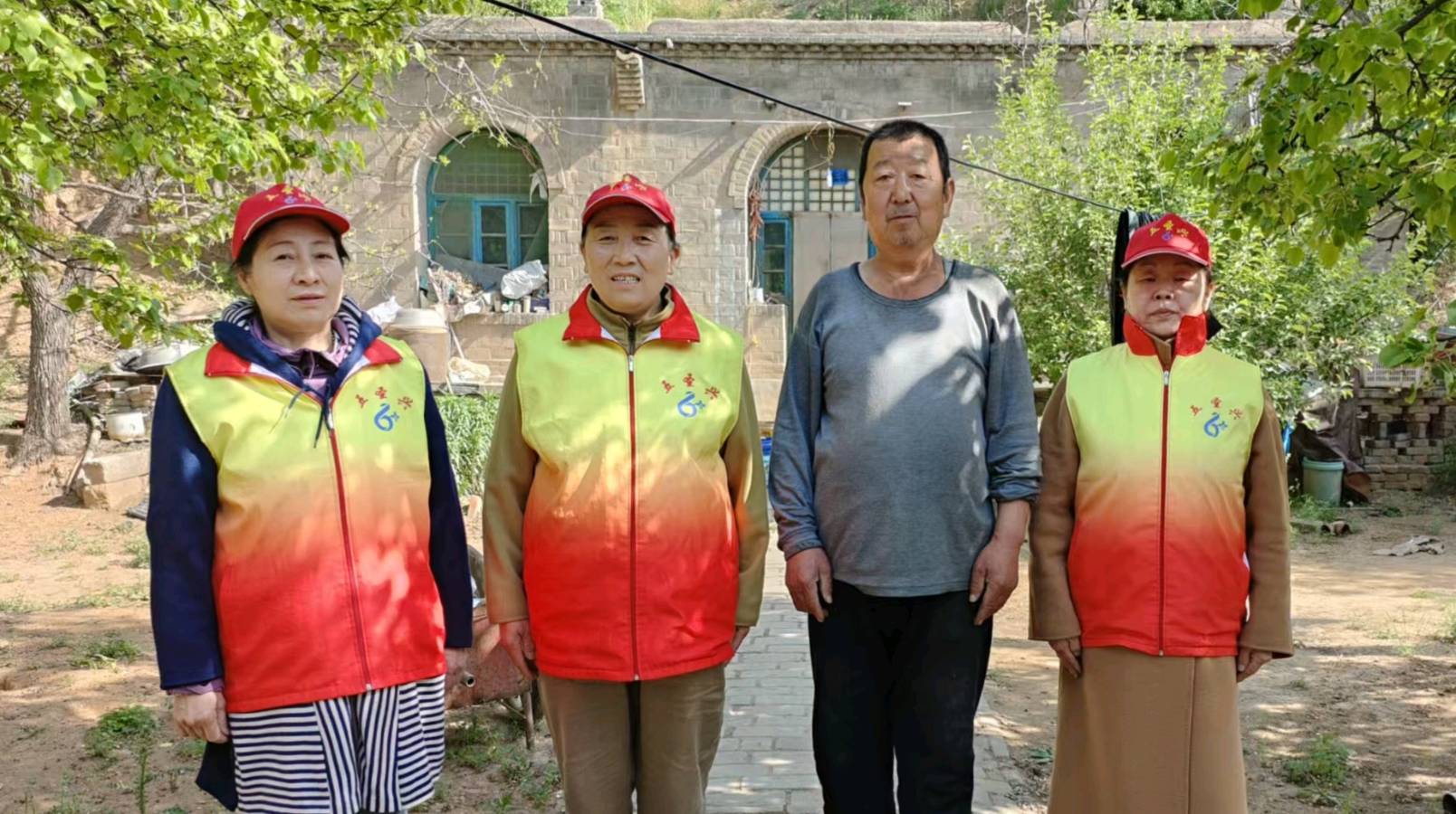 志愿走访农户 点亮乡村养殖致富路