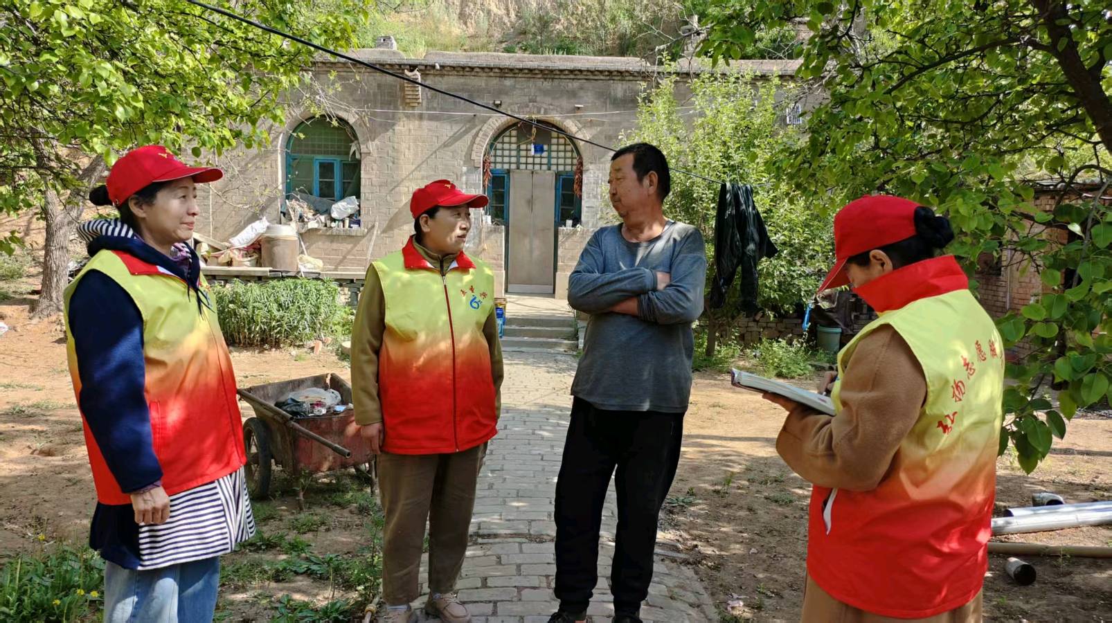 志愿走访农户 点亮乡村养殖致富路（图3）