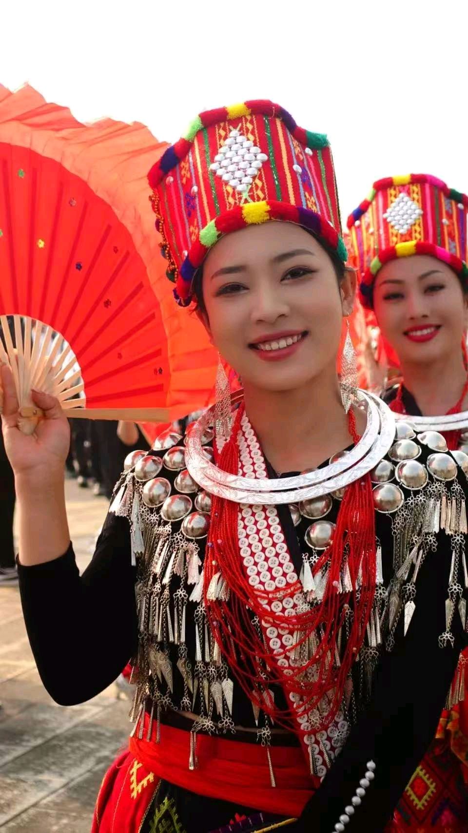七律《目瑙纵歌惊世界》文/潘毅（图3）