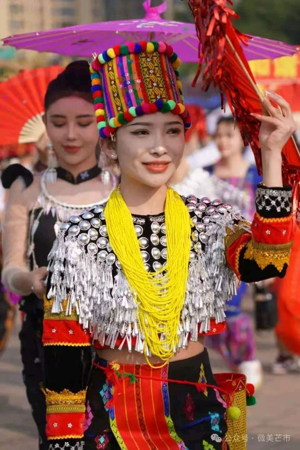 七律《目瑙纵歌惊世界》文/潘毅（图9）