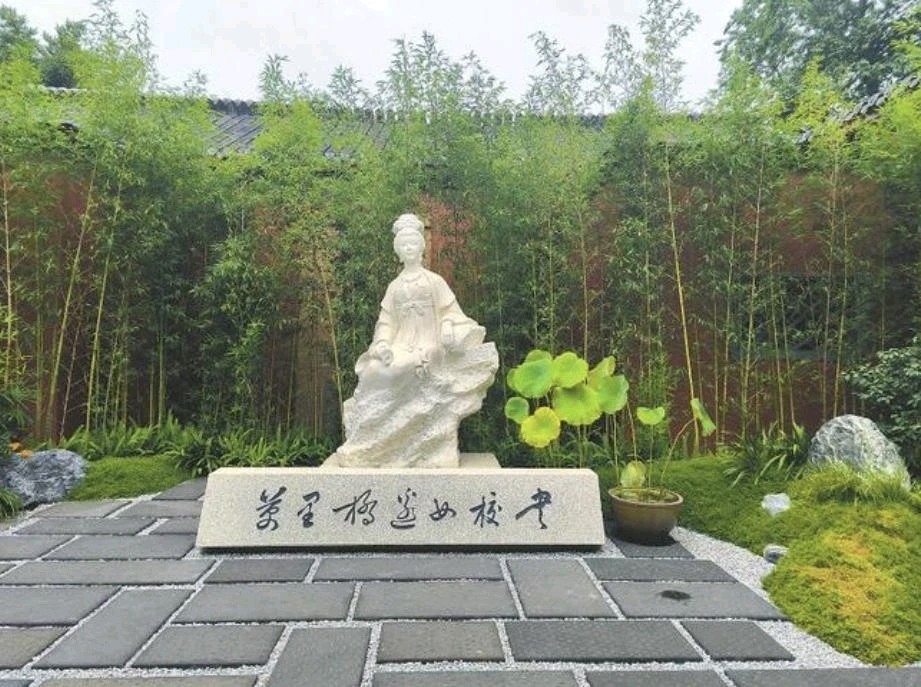 望江楼观唐朝女诗人薛涛像（通韵）/作者：尹连荣（图3）