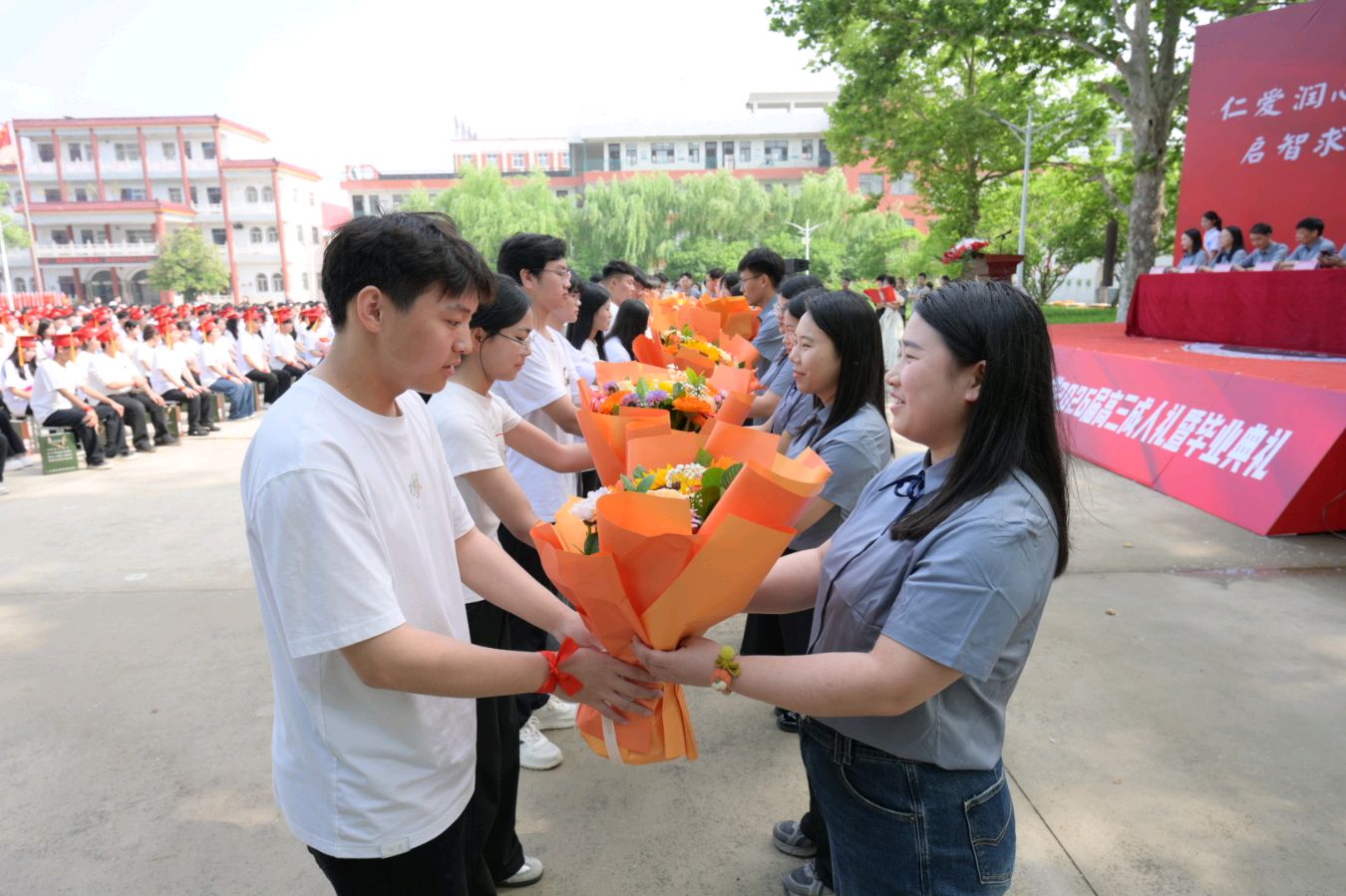 以成人礼启青春新章 以匠心教育育时代新人——叶县旧县高级中学圆满举办高三十八岁成人礼（图5）