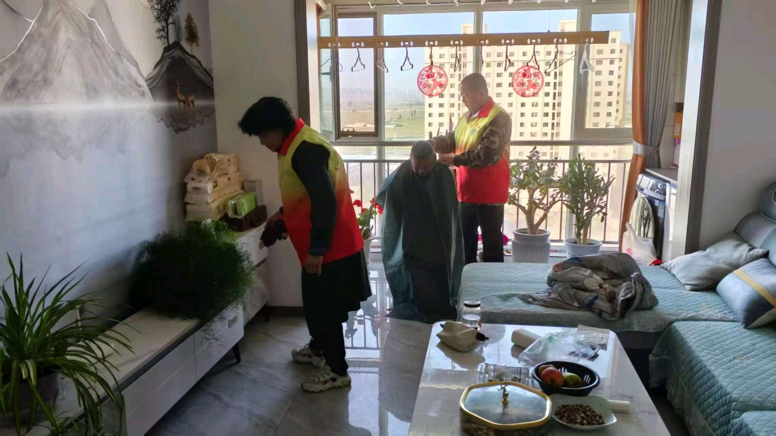 志愿温情暖人心 爱心服务传真情