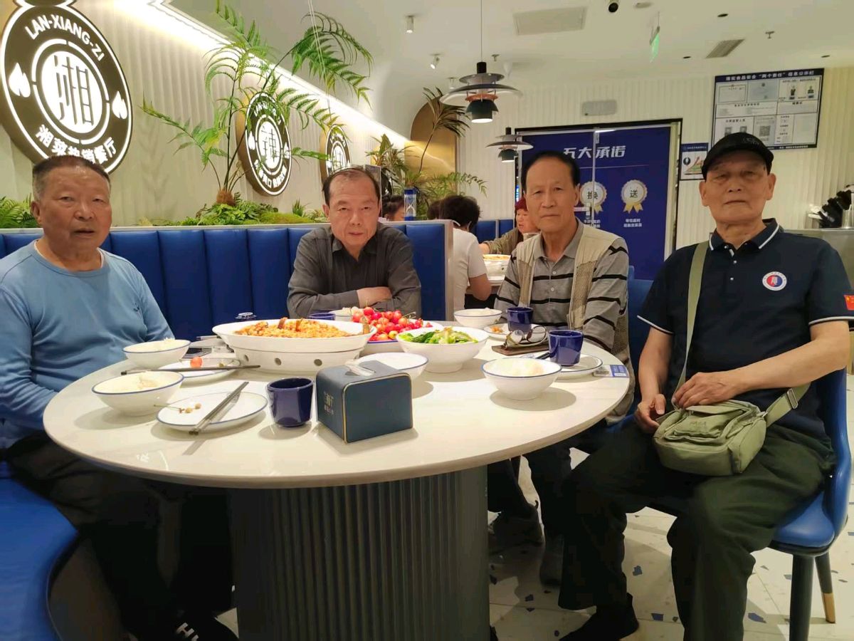 赵长民（旭东）//七律·文坛五友一赠蓝弘，蟾宫，麸子，蓝胥阁，旭日东升（图19）
