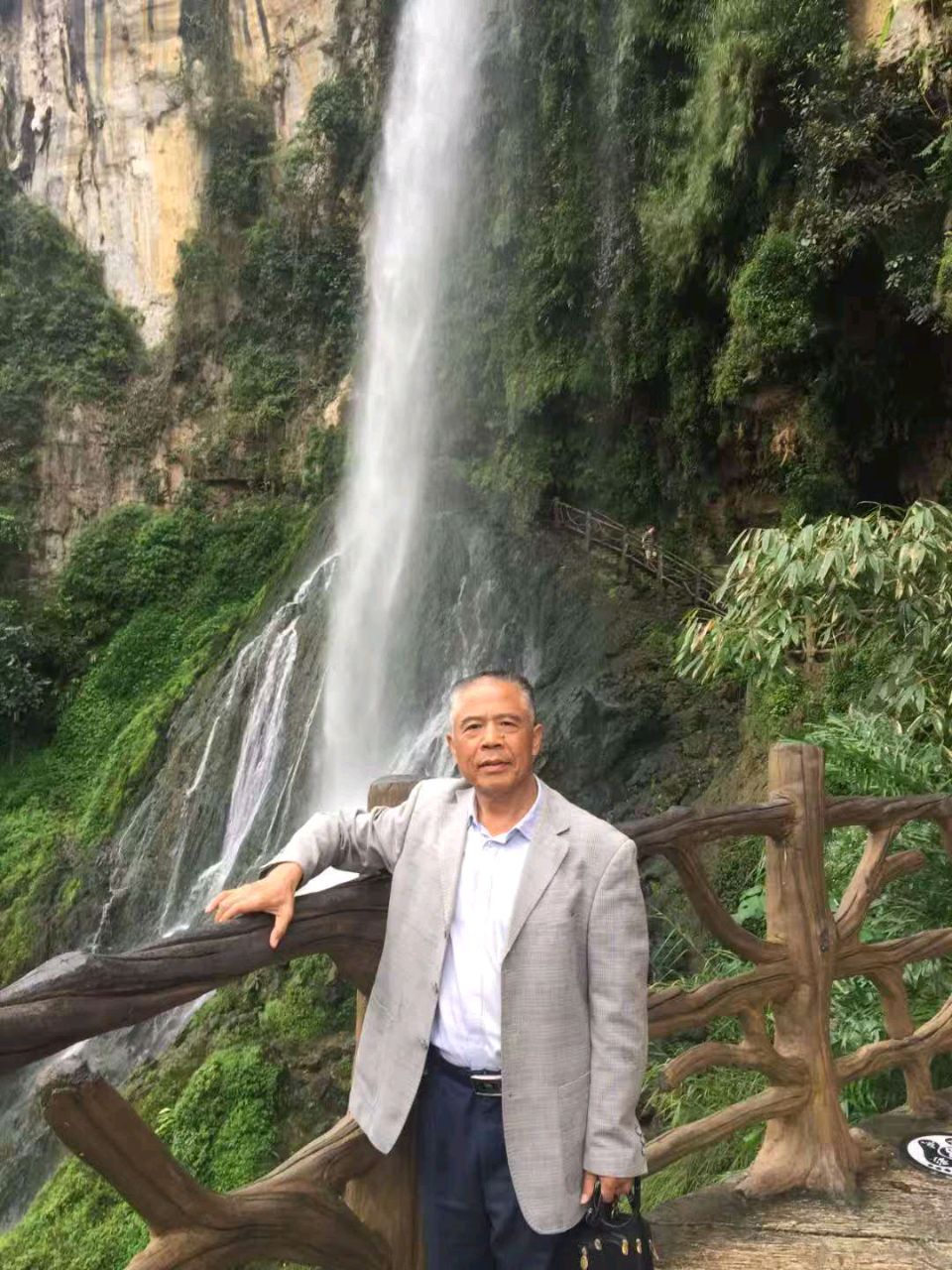 《🇨🇳中国人民诗刊》【春雨*外一首】(第4117期）湖南诗人:刘大启的诗