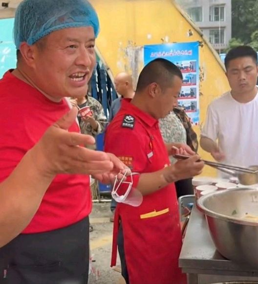 千里驰援显担当 一碗烩面暖湘豫——河南“烩面哥”奔赴湖南石门支援暴雨灾区