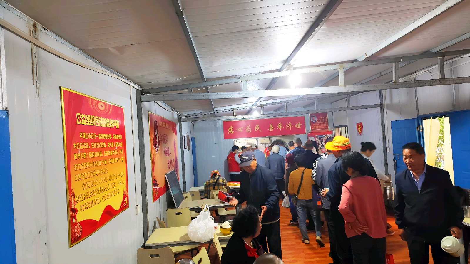 五载坚守熬暖意 十年善行暖鹰城——记平顶山日行一善爱心粥新城区粥店的凡人大爱（图17）