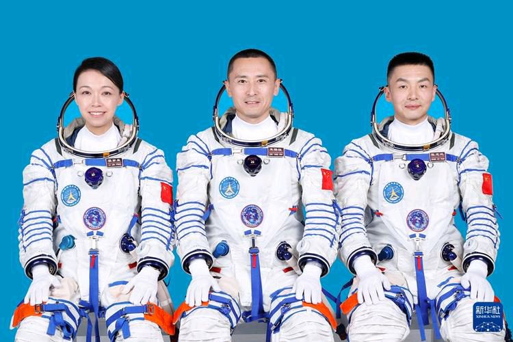 《贺载人航天二十三发射成功》文/李江（图3）