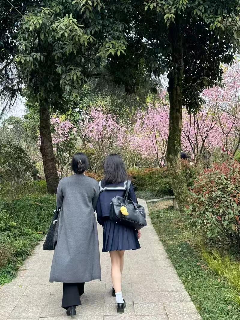 海外头条：黑天鹅朗诵《《从图书馆到法庭：母亲写给法律女儿的诗性辩护》作者||苏音（图7）