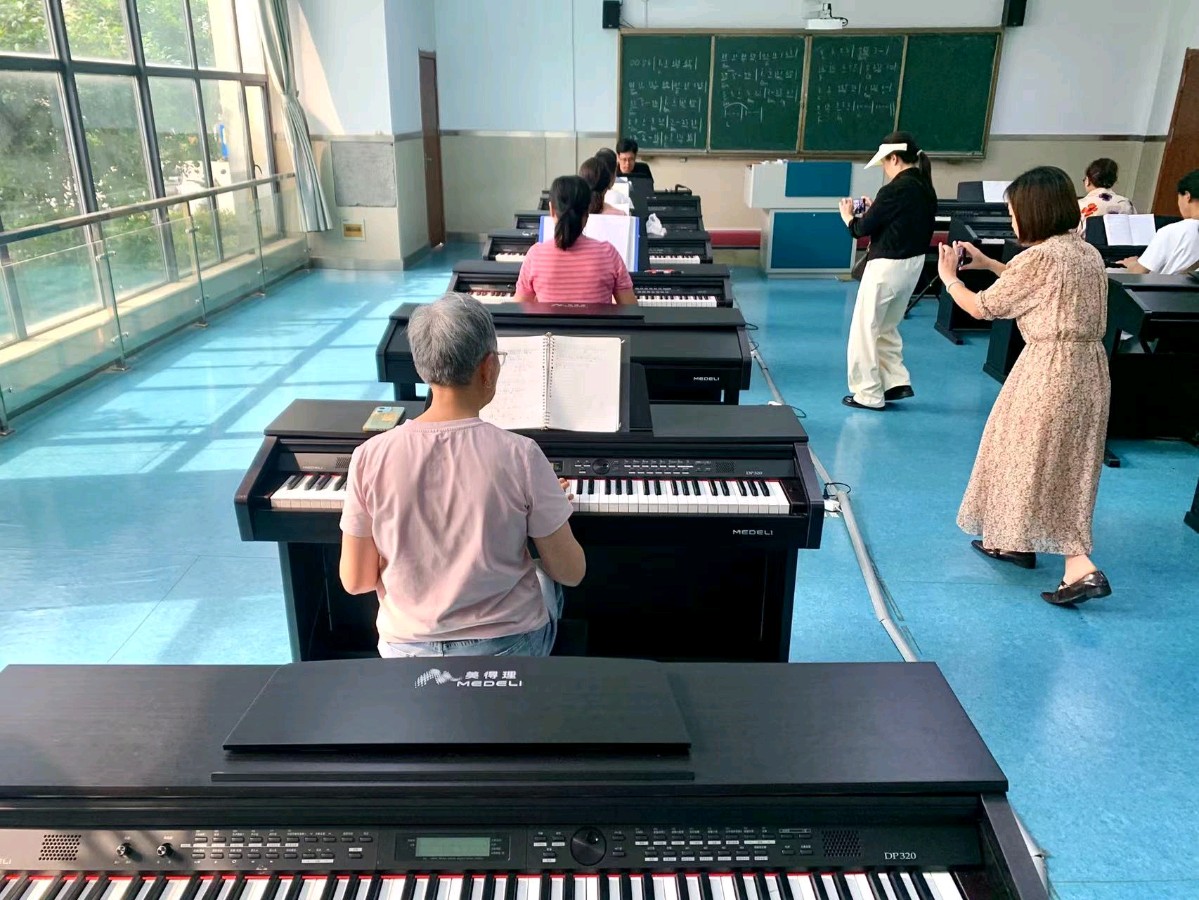金色中国《银龄逐梦桑榆暖 学影相融乐未央》